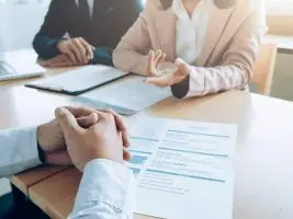 Image for article: Inilah alasan kandidat karyawan memalsukan surat referensi kerja