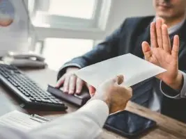 Image for article: Risiko suap I: mengapa korporasi perlu pertimbangkan sertifikasi ISO 37001